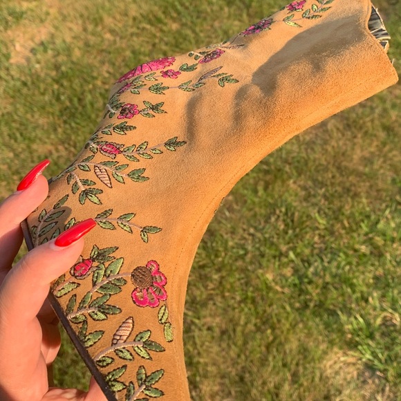 70’s Floral Embroidered Funky Booties - Picture 7 of 12